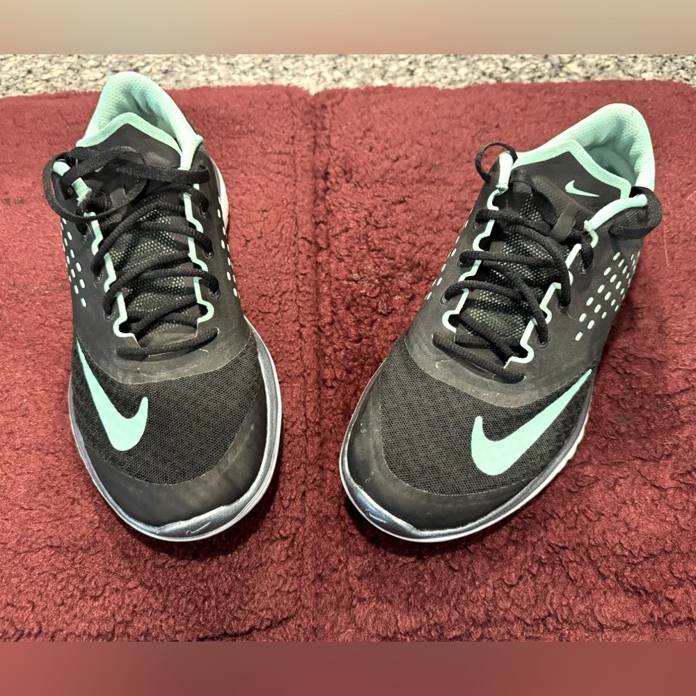 Nike Black and Mint Athletic Shoes